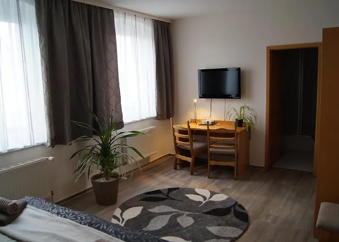 Hotel-stadt-aschersleben ホテル 2*